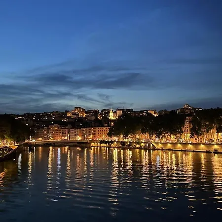 Berges Du Rhone/ Avec Balcon Frühstückspension