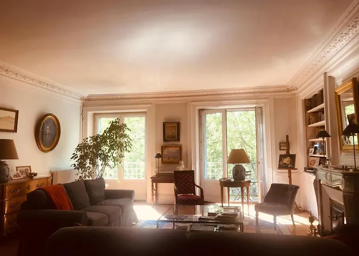 Bed and breakfast Berges Du Rhone/ Avec Balcon Lyon